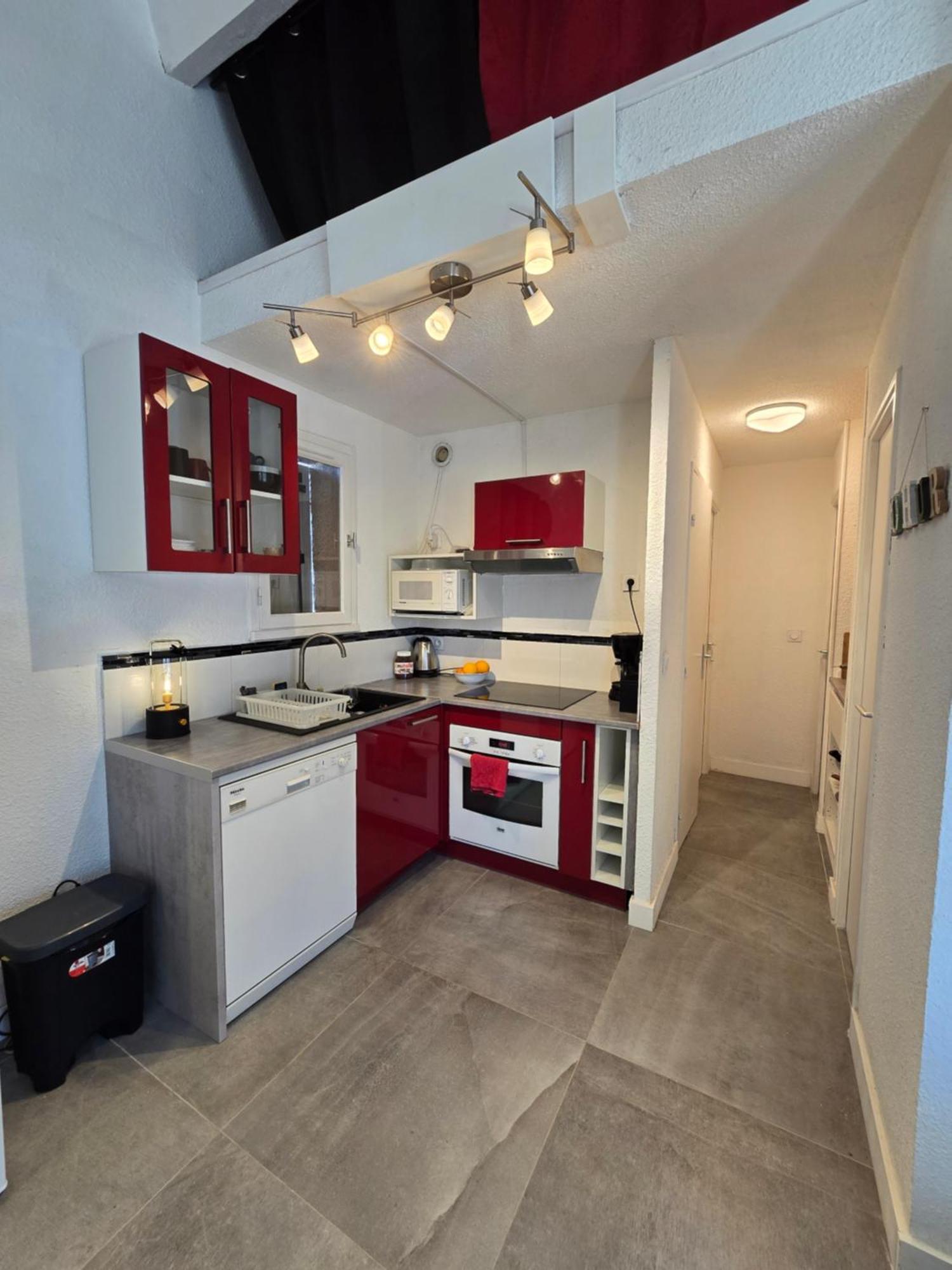 Joli T2 Tennis Village Apartment